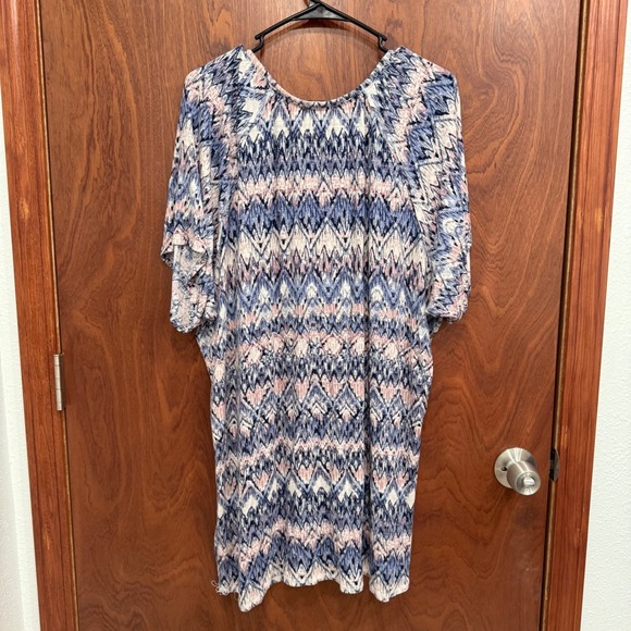 Maurice's Womens Top Size 3 Tunic Blouse Blue Pink White Print Crochet Boho - Picture 3 of 7